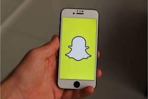 Snapchat allowing users to enable dark mode without subscription on Android