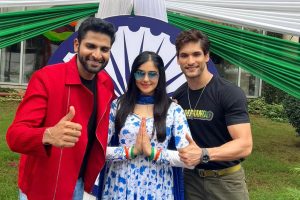 Debutant Prem, Adah Sharma, Vaibhav Tatwawadi flag off I-Day bike rally in Mumbai