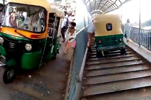 Auto-rickshaw driver drives on Foot Over Bridge to escape traffic snarl, arrested