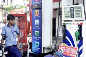 After LPG, Government may cut petrol, diesel price!