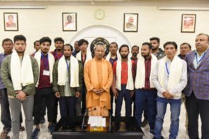 Yogi meets eight UP workers rescued from Uttarakhand tunnel