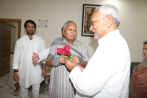 Lalu may play peacemaker for Cong to smooth ruffled feathers of allies