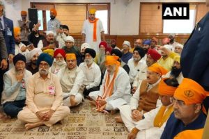 Amit Shah, JP Nadda offers prayer at Gurudwara Bara Sikh Sangat in Kolkata