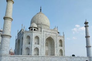 Women group made to apologise for performing yoga at Taj Mahal