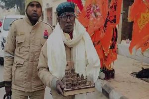 Ganga-Jamuni Tehzeeb: Iqbal Ansari, ex-Babri litigant, gifts miniature model of Ram temple to his gunner