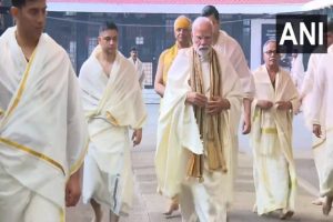 Kerala: PM Modi performs puja, darshan at Guruvayur Temple in Thrissur