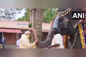 PM Modi offers prayers at Sri Ranganathaswamy Temple, blessed by elephant named ‘Andal’