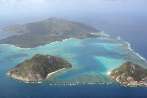 2 people injured in light plane crash on Australia’s Great Barrier Reef island