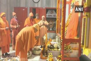 UP: CM Yogi offers prayers at Gorakhnath Temple on Makar Sankranti