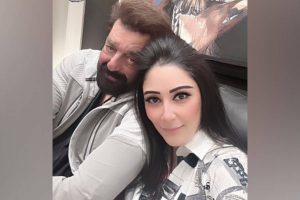 Sanjay Dutt pens down heartfelt wish for his wife Maanayata on their 16th marriage anniversary