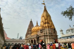 Massive gathering of Shiva devotees for darshan at Kashi Vishwanath Temple on ‘Sawan Shivratri’