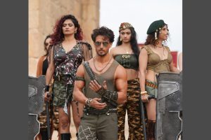 Tiger Shroff steals the show with ‘Bade Miyan Chote Miyan’; establishes his rising stardom