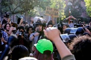 US: 93 people arrested at University of Southern California as police crackdown on anti-Israel protests