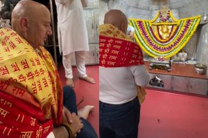 Anupam Kher visits 300-yr-old Hanuman temple in Ahmedabad, says he felt peace, strength