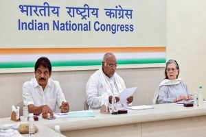 Congress likely to discuss Amethi, Raebareli seats in today’s CEC meeting