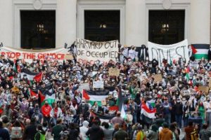 US: Protesters drape huge Palestinian flag at venue of White House Correspondents’ Dinner amid growing Gaza outrage