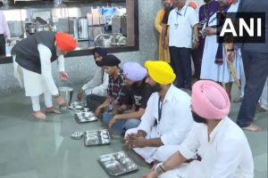 Bihar: PM Modi performs ‘seva’ at Gurudwara Patna Sahib