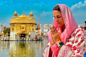 Neha Dhupia seeks blessings at Golden Temple