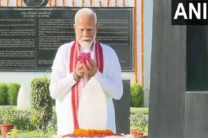 Narendra Modi pays tribute to ex-PM Atal Bihari Vajpayee ahead of oath-taking as PM