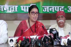 “Will continue to serve people of Amethi”: Smriti Irani as Congress candidate leads