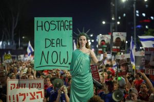 Tel Aviv streets flooded as 1,20,000 protesters demand hostage swap deal with Hamas, Netanyahu’s ouster