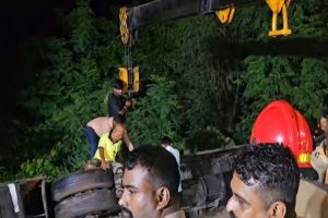 Four killed, several injured as bus falls into ditch on Mumbai express highway