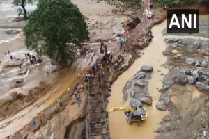 Kerala CM Pinarayi Vijayan chairs all-party meeting in Wayanad amid rising landslide casualties