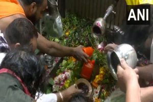 Devotees throng temples to offer prayers on ‘Sawan Shivratri’