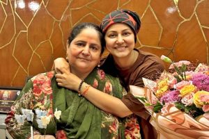 Hina Khan celebrates mother’s birthday amid cancer battle