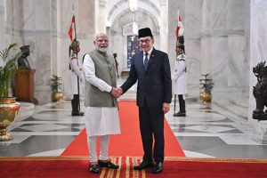 PM Modi receives Malaysia counterpart Anwar Ibrahim in ceremonial welcome at Rashtrapati Bhavan