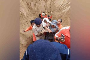 Dausa: NDRF and SDRF teams rescue girl from borewell after an 18 hour operation