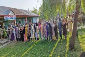 J-K records 10.22 % turnout as of 9 am in second phase of voting