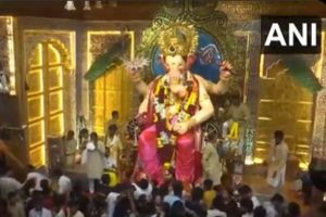 Ganesh Chaturthi 2024: Devotees queue up in large numbers at Lalbaugcha Raja in Mumbai for darshan