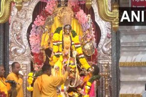 Devotees flock to temples across India to celebrate first day of Shardiya Navratri