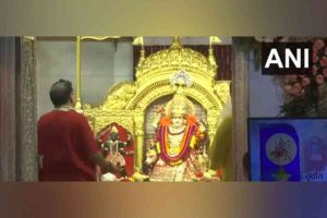 Delhi: Aarti performed at Jhandewalan Mata Temple on 4th day of Shardiya Navratri