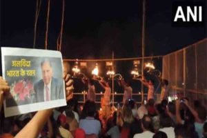 UP: Tributes paid to Ratan Tata during Ganga Aarti at Dashashwamedh Ghat in Varanasi