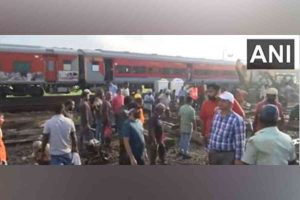 Chennai: First train since derailment incident, runs through Kavaraipettai railway station