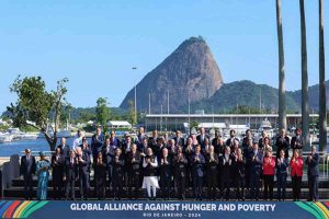 PM Modi and other world leaders pose for a family photo at G20 summit