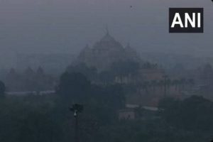 Thin layer of smog engulfs Delhi; AQI remains in ‘poor’ category