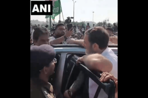 LoP Rahul Gandhi, Priyanka Gandhi Vadra who are on their way to Sambhal stopped at Ghazipur border