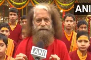 Maha Kumbh: Chidanand Saraswati Calls for Akhand Bharat During Holy Dip on Makar Sankranti