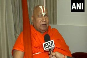 Jagadguru Swami Rambhadracharya Delighted After Amrit Snan, Applauds UP Government for Arrangements