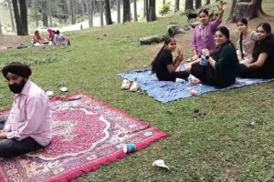 Tourists Divert to Patnitop as Kashmir Travel Slows Amid Border Tensions