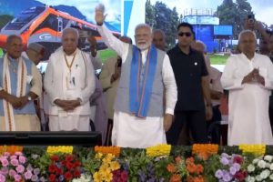 PM Modi Holds Roadshow in Siwan, Unveils Major Development Projects Across Bihar