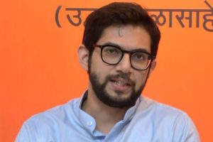 “Rail Mantri or Reel Star?” Aaditya Thackeray Slams Ashwini Vaishnaw Over Mumbra Train Tragedy