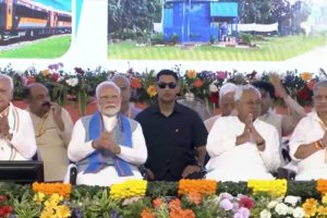 PM Modi Unveils ₹9,000 Crore Development Projects in Bihar’s Siwan, Flags Off Vande Bharat and Export Locomotive