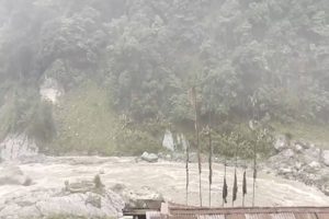 Sikkim: Teesta River water level rises amid heavy rainfall, IMD issues red alert for Mangan district