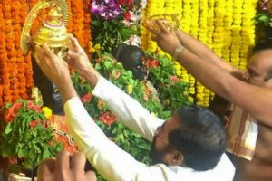 Maharashtra Dy CM Eknath Shinde Offers Prayers at Vitthal Rukmini Temple on Ashadi Ekadashi, Announces ₹25 Crore for Redevelopment