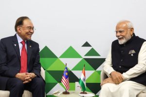 PM Modi Meets Malaysian PM Anwar Ibrahim, Calls for Global Institutional Reform at BRICS Summit