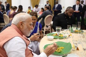 PM Modi Attends Traditional Dinner Hosted by Trinidad & Tobago PM, Presents Sacred Gifts Symbolising India’s Cultural Bond